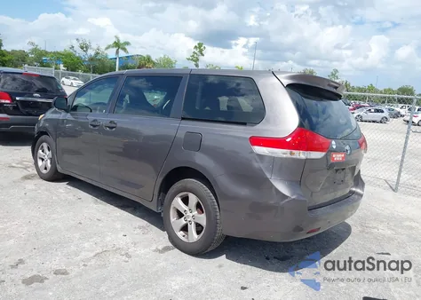 2012 Toyota Sienna Base 7 Passenger z USA, uszkodzony, nr VIN 5TDKA3DC8CS010238